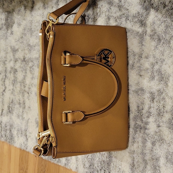 Michael Kors Medium Satchel - Picture 1 of 6
